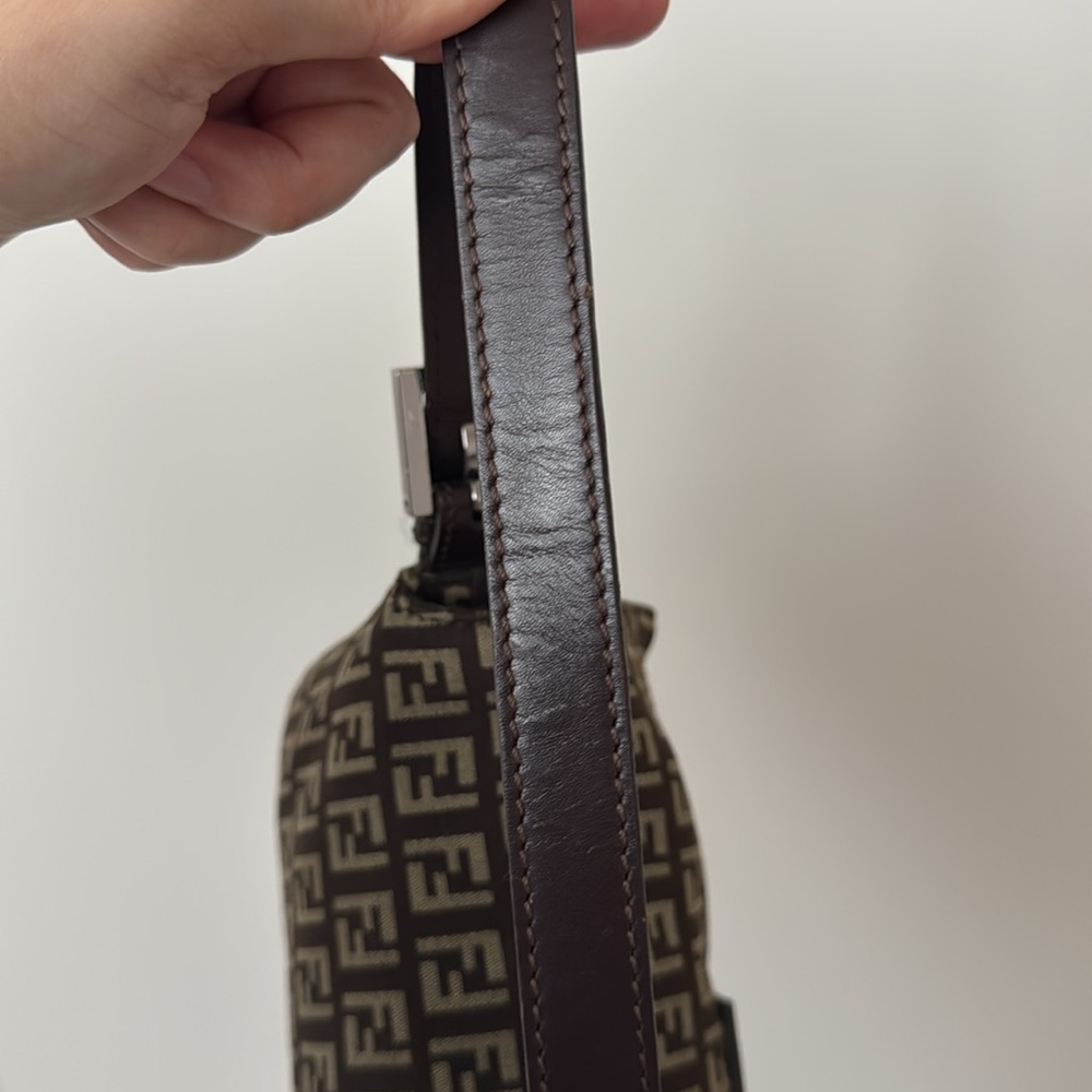 FENDI Vintage Brown Zucca Canvas Baguette shoulder bag - Picture 7 of 12